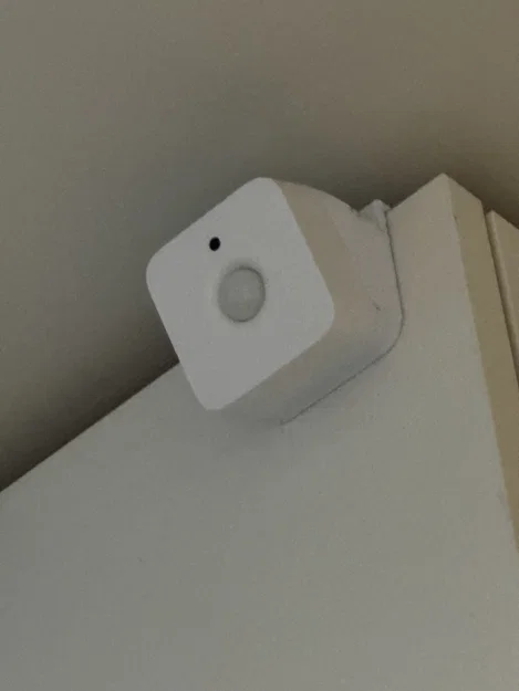 Móc treo cảm biến chuyển động Philips Hue - Image 1