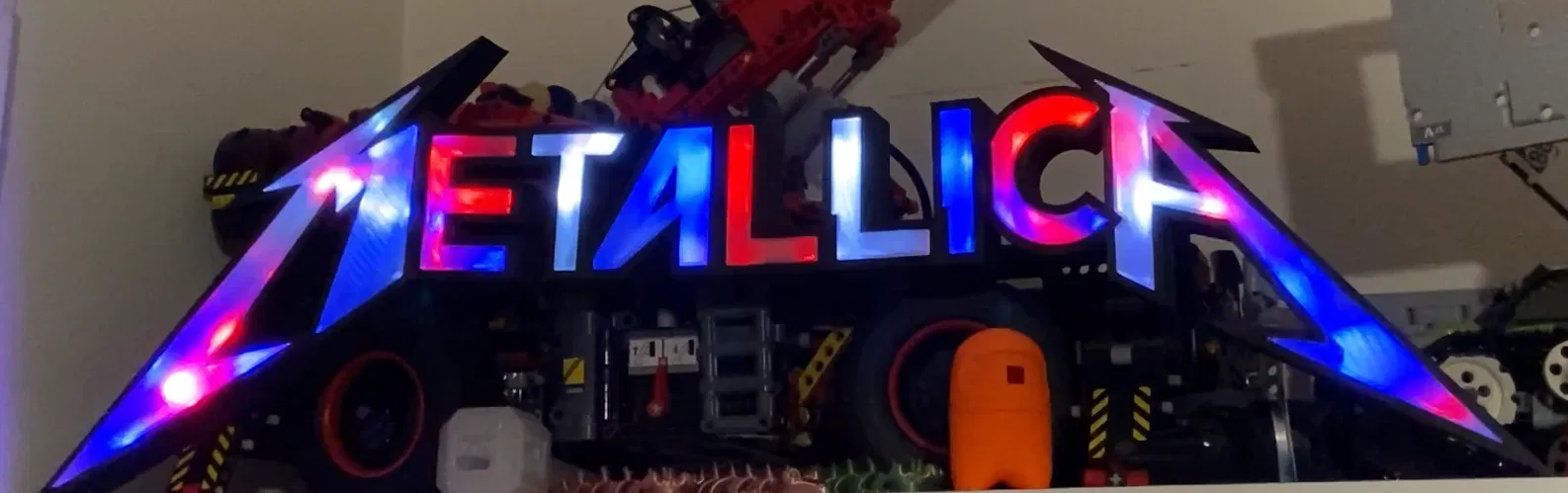 Biển hiệu Metallica có dải đèn LED - Image 1