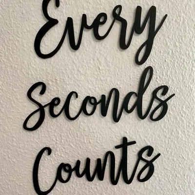 Tranh tường "Every Seconds Counts"