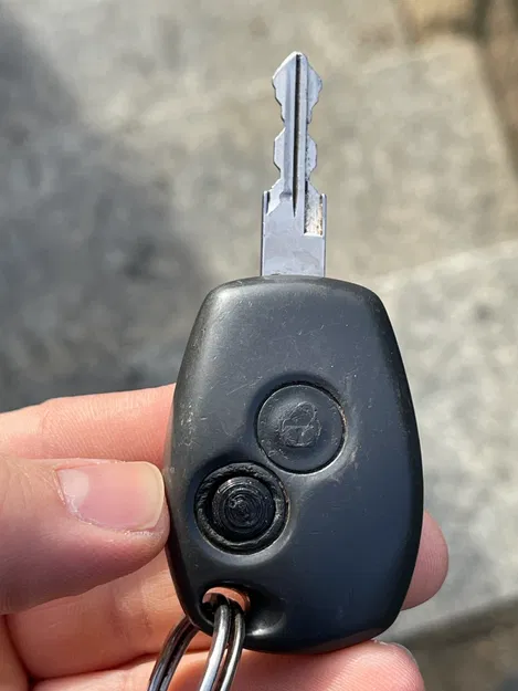 Nút bấm chìa khóa xe Dacia Duster - Image 2