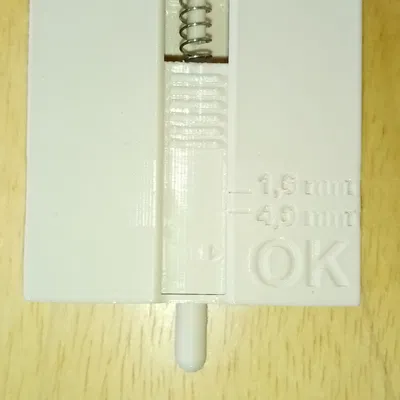 Thước đo độ sâu rãnh lốp xe + Hộp đựng.