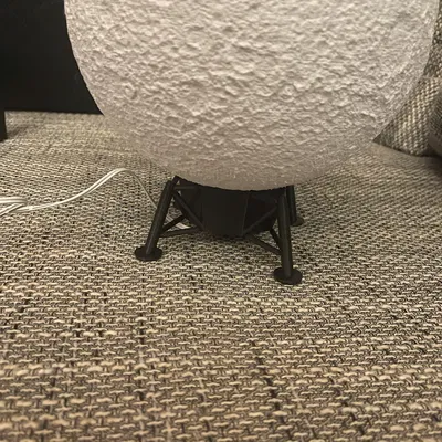 Chân đế Tàu đổ bộ Mặt Trăng xoắn đèn LED