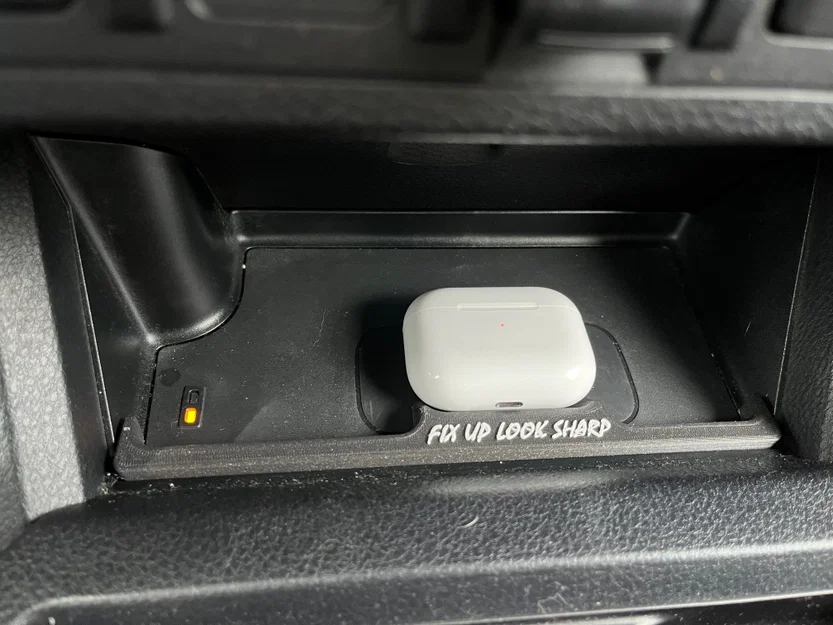 Pát Sạc Qi Cho Airpods Toyota Tacoma - Image 1