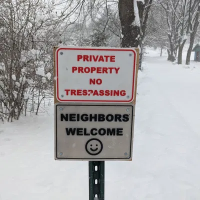 Biển Chào Đón Hàng Xóm