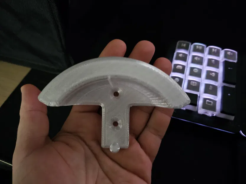 Móc Treo Nón Bảo Hiểm Xe Máy Có Móc Chìa Khóa - Image 1