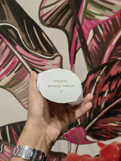 Ngón Tay Giữa Kèm Giấy Ghi Chú - Image 2