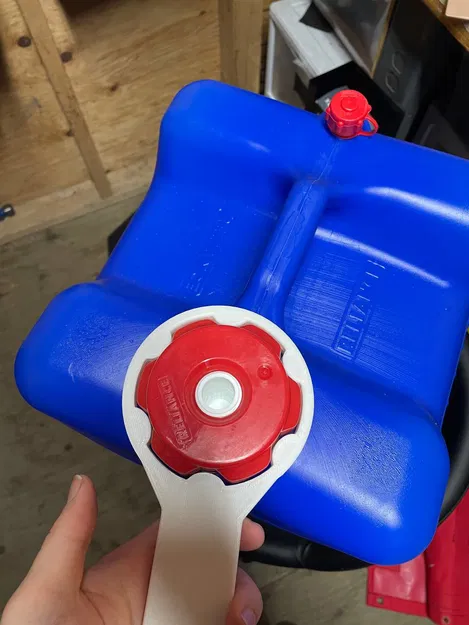 Chìa Vặn Nắp Bình Reliance Aqua-Tainer - Image 1