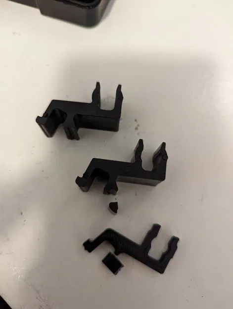 Kẹp Thanh Đỡ Cho Nắp Thùng Xe Truck Hero Armor Flex - Image 2