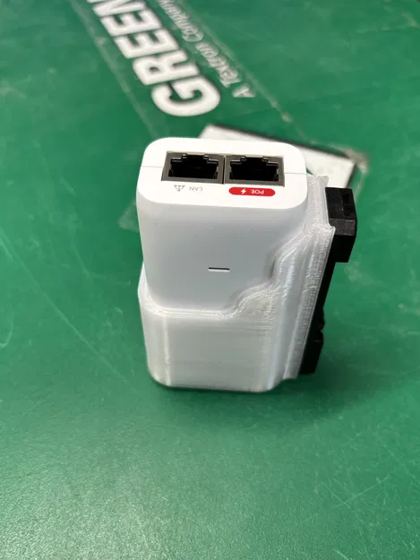 Adapter Ubiquiti U-POE-af Cho Ray Din - Image 1