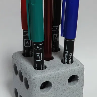 Chỗ cắm bút hình hộp vuông