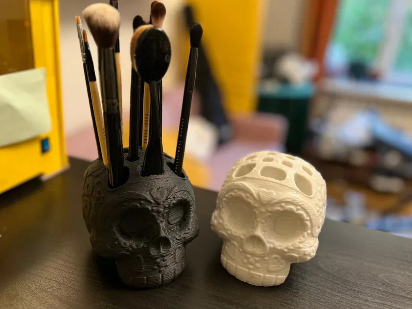 Chân cắm cọ trang điểm hình đầu lâu đường - Image 1