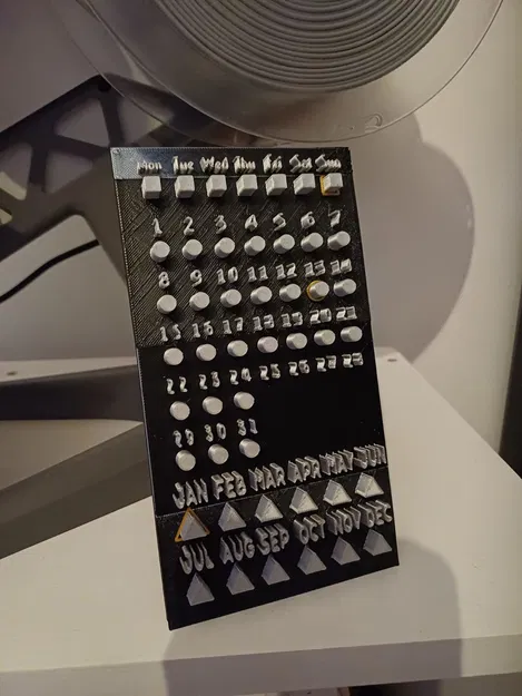 Lịch có vòng xoay cho văn phòng hoặc bàn làm việc - Image 1