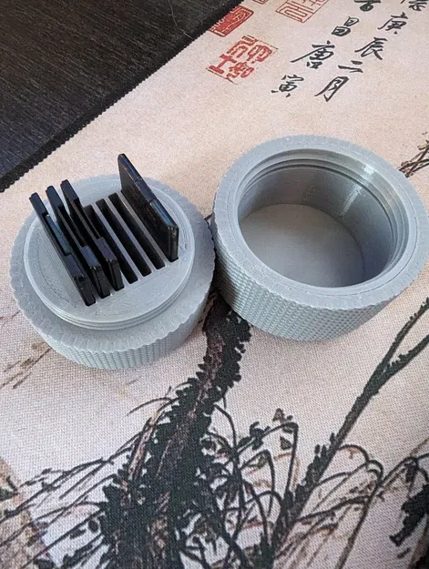 Hộp Đựng Thẻ Nhớ SD Vân Xoắn - Image 1