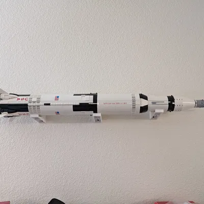Giá đỡ treo tường LEGO Saturn V
