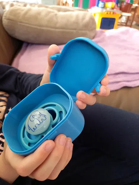 Hộp đựng ti ngậm cho bé - Image 2