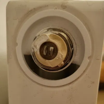 Chốt Khoá Nắp Bên Tản Nhiệt Korado