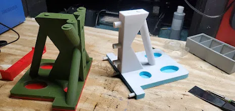 Giá Đỡ Xe R/C Associated Monster GT Truck - Image 1