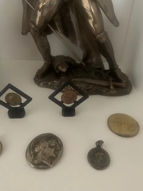 Chân Đế Trưng Bày Tiền Cổ - Image 1