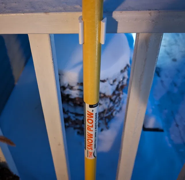 Móc Treo Tường Xẻng Snowplow "The Original Snow Pusher" - Image 1