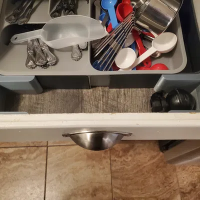 Chân Vít Căn Chỉnh Khay Joseph