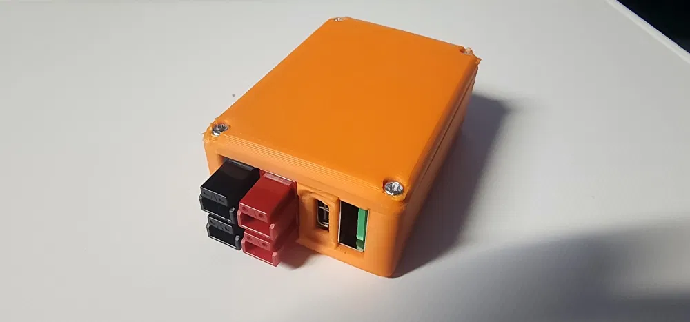 JuiceBox 2.0 với USB C & A, 1 đầu vào 2 đầu ra PowerPole - Image 1