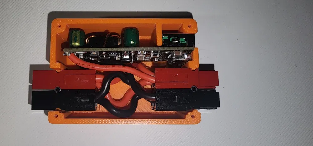 JuiceBox 2.0 với USB C & A, 1 đầu vào 2 đầu ra PowerPole - Image 6