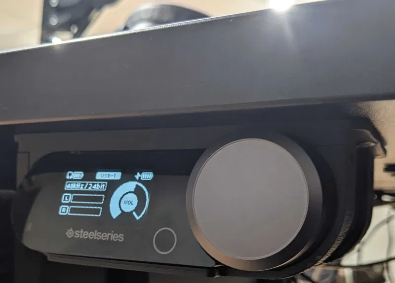 Giá đỡ tai nghe Arctis Nova Pro Wireless dưới bàn - Image 1