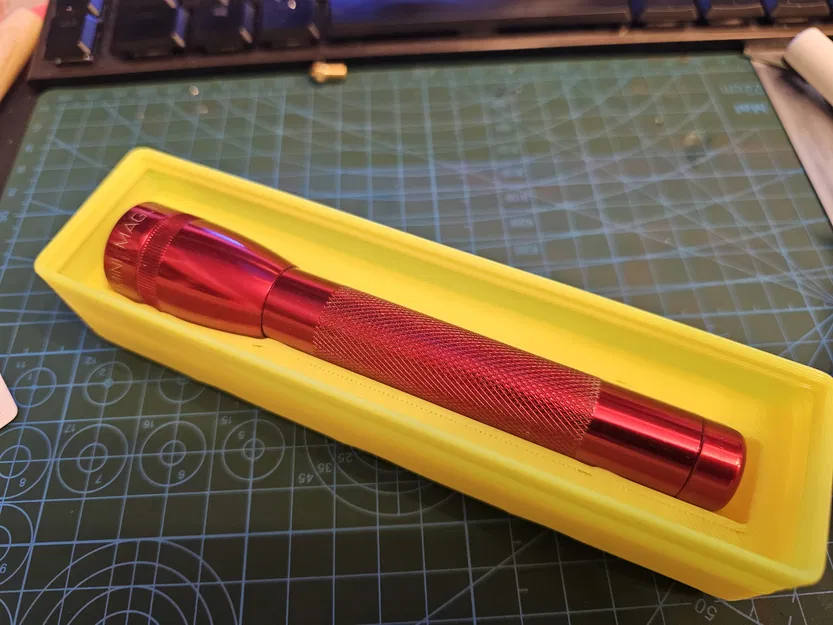 Hộp Đèn Pin Maglite Mini Gridfinity (1x4) - Image 1