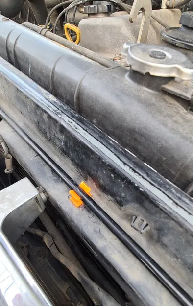 Kẹp Giữ Ty Chống Capo Xe Tacoma 2000 - Image 1