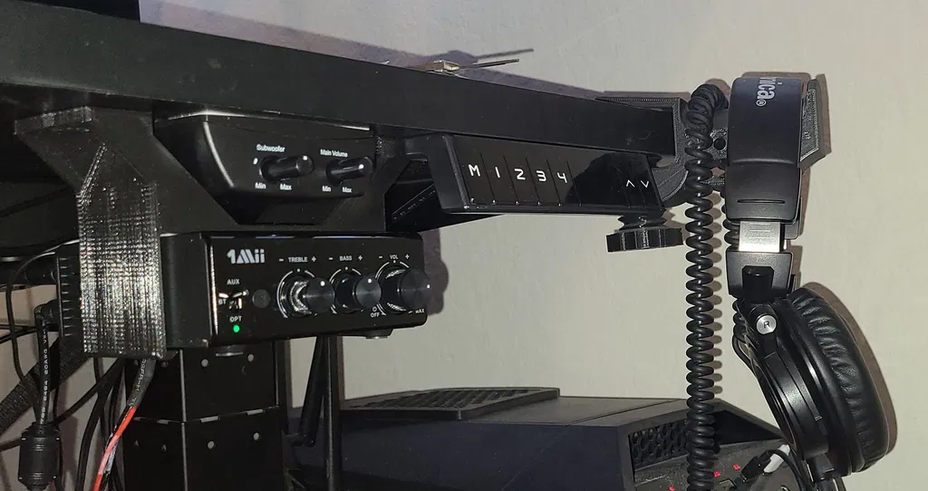 Giá đỡ âm ly dưới bàn 1MII - Image 1