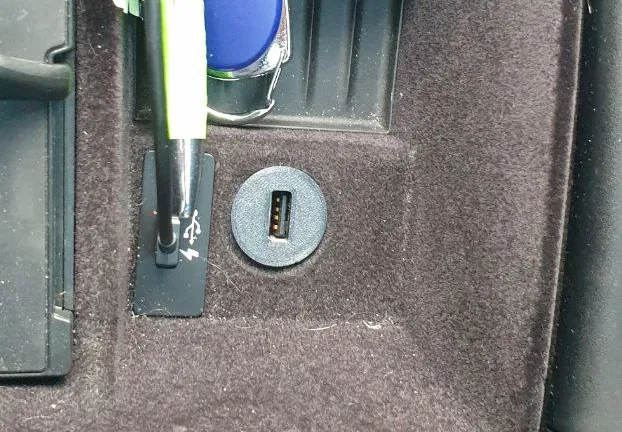 Bộ Chuyển Đổi USB BMW Thay Thế Ổ Cắm Bật Lửa - Image 1