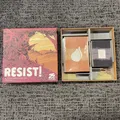 Khay Đựng Bài Resist! Hỗ Trợ Lá Bài Có Bọc - Thumbnail 1