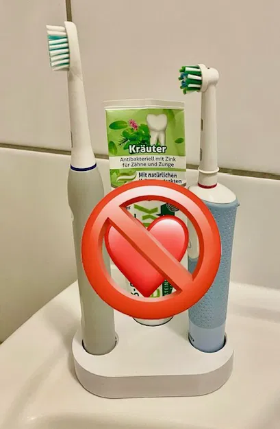 Chân Đế Tổ Chức Bàn Chải Điện Hình Trái Tim - Image 1