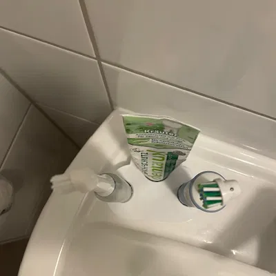 Chân Đế Tổ Chức Bàn Chải Điện Hình Trái Tim