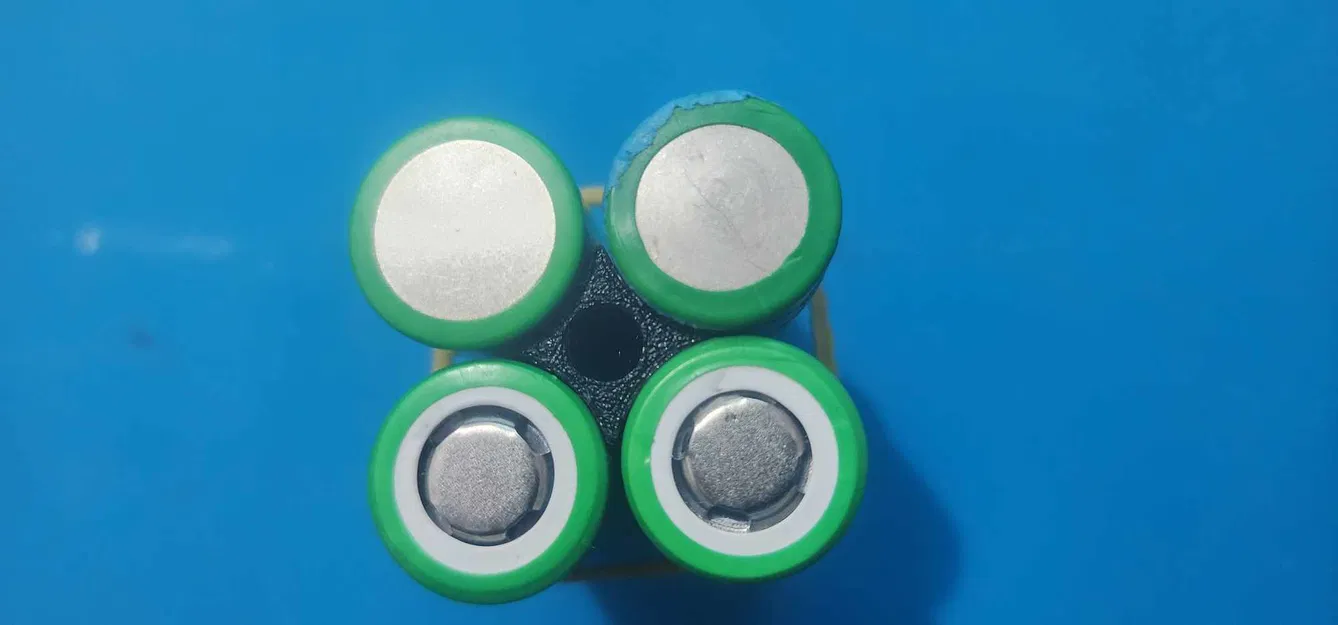 Kệ Giữ Pin 18650 Li-ion Cho 4 Pin - Image 1