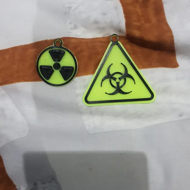 Móc khóa Radioactive và Biohazard - Image 1