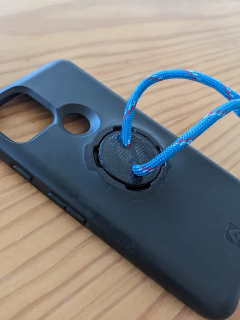 Phụ kiện Quadlock có lỗ xỏ dây an toàn - Image 1