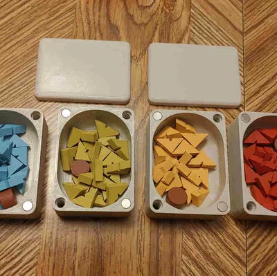 Hộp đựng người chơi Board Game Near and Far có nam châm