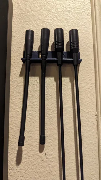 Kệ Treo Tường Ấm Cắm Ăng-ten UV-5R - Image 1