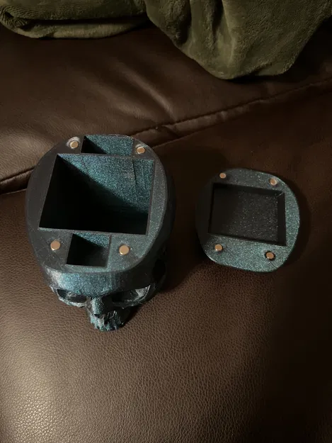 Hộp đựng bài hình đầu lâu - Image 3