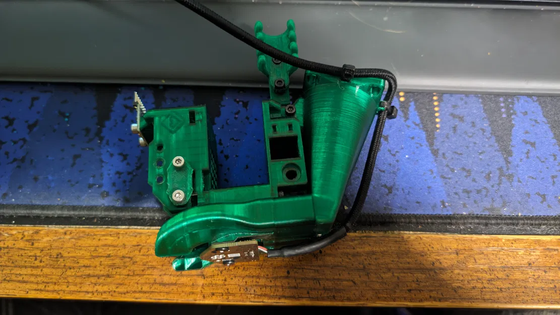 Cửa nạp quạt 40mm EVA 3 - Quản lý cáp Beacon - Image 1