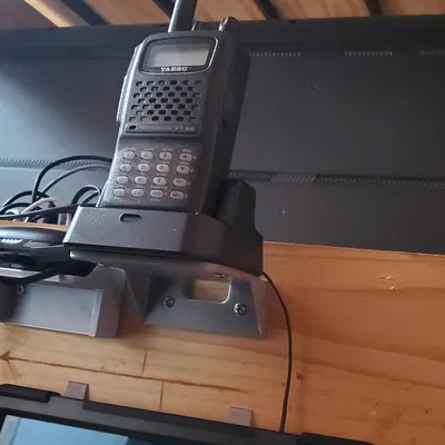 Giá đỡ gắn đế sạc máy bộ đàm Yaesu FT-60 lên tường