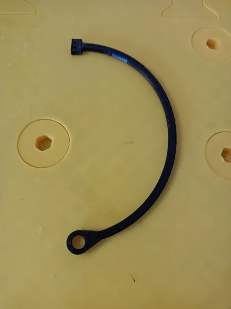 Dây Giữ Nắp Bình Xăng Skoda Octavia Có Lỗ - Image 1