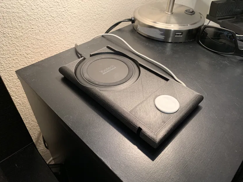 Đế sạc đêm tối giản cho iPhone XR (ốp UAG) và Apple Watch - Image 2