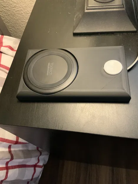 Giá đỡ iPhone Yootech sạc không dây Apple Watch cho bàn đầu giường - Image 1