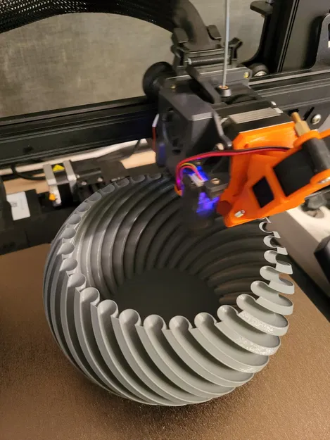 Chân Đế Bình Hoa - Image 3