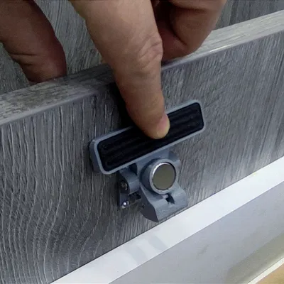 Cần gạt khóa nam châm & tay nắm ẩn cho ngăn kéo bếp