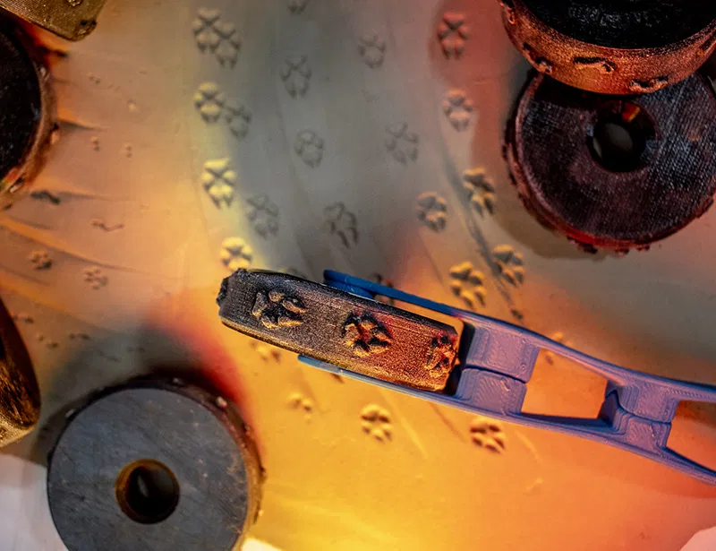 Bánh Xe Tạo Họa Tiết - Dấu Chân Sói - Image 1