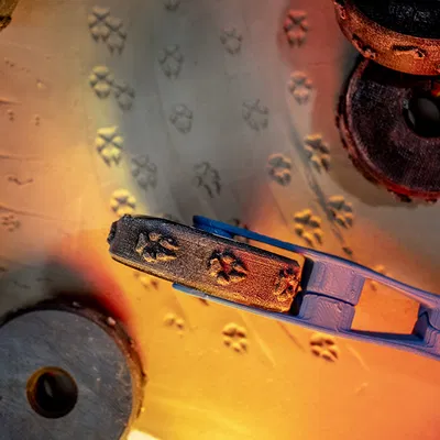 Bánh Xe Tạo Họa Tiết - Dấu Chân Sói