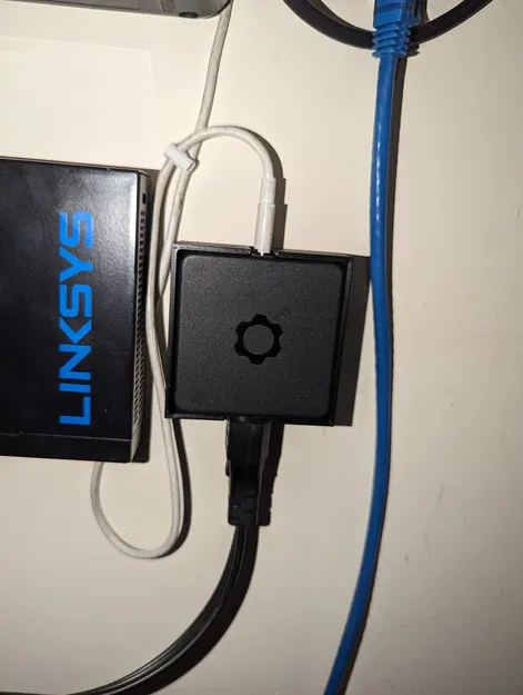 Giá Treo Tường Sạc 60W Framework Laptop - Image 1